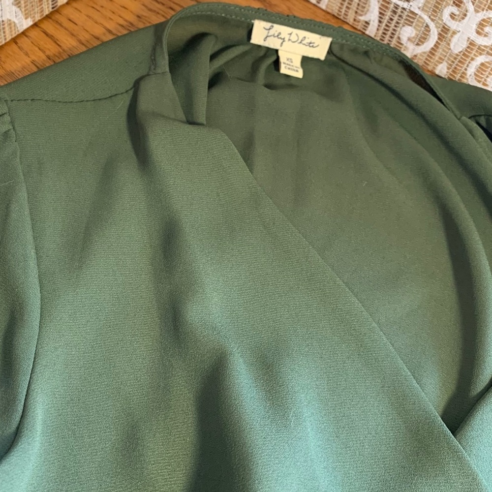 Lily White Cross-Tie Blouse Gathered Short Sleeve - Picture 3 of 15